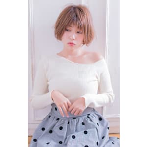 ひし形小顔バング柔らかショート　 AKI-403
