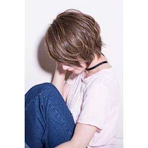 クールカジュアルな前下がりショート