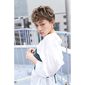 フォギーベージュのノーブルショート