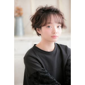 こなれ感を高めるお呼ばれ大人ショート