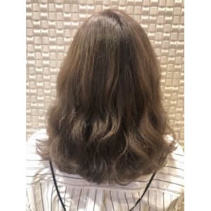 【新宿 Olive’s by neolive】ミディベージュ