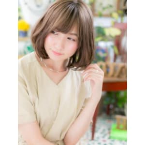 斜めバングが大人かわいい♪ナチュラルボブ