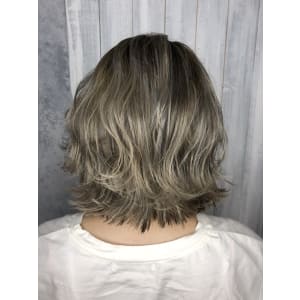 ホワイトベージュ