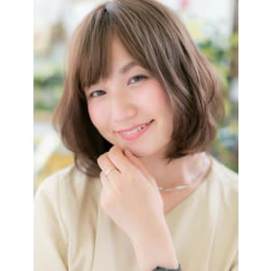 斜めバングが大人かわいい♪ナチュラルボブ