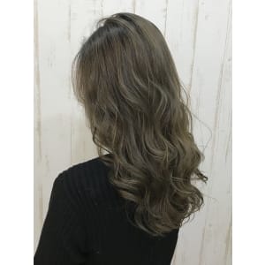 透明感カラーのロングスタイル