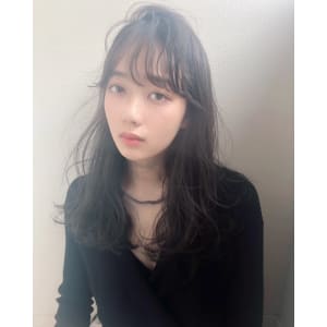 ジグザグバングな小顔ヘアフェザーロング透明感3Dカラー