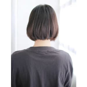 ダークカラーのモードボブスタイル