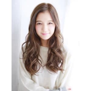 透け感たっぷりミックスグレージュカール