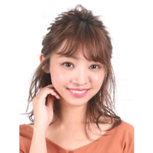 ハーフアップミディアレンジ - HAIR & MAKE EARTH 西千葉店【ヘアメイクアース ニシチバテン】掲載中