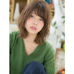 外ハネ×斜めバング◎アシンメトリーミディ
