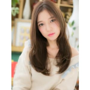 センターパートのくせ毛風モテロング フェミニンロング