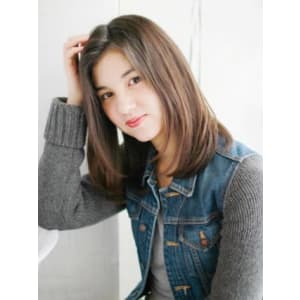 かきあげ前髪のストレートスタイル
