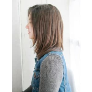 かきあげ前髪のストレートスタイル