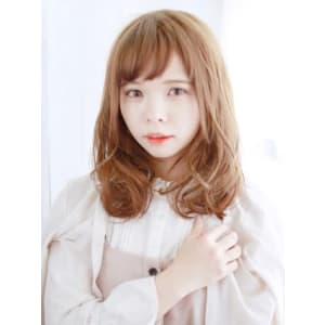ハイトーンカラーのゆるふわミックスカール