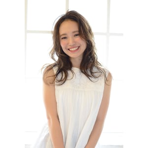 カジュアルウェーブハニーヘア - HAIR & MAKE EARTH 守谷店【ヘアメイクアース モリヤテン】掲載中