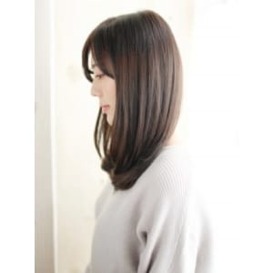ツヤブラウンのナチュラルストレート