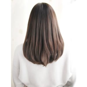 ツヤブラウンのナチュラルストレート