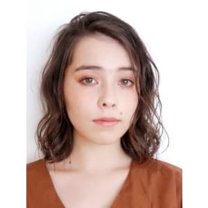 大きめカールの柔らかミディ - HAIR & MAKE EARTH 熊本嘉島店【ヘアメイクアース クマモトカシマテン】掲載中