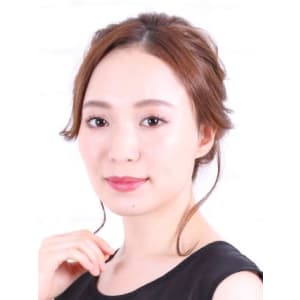 大人フェミニンなエレガントアレンジ