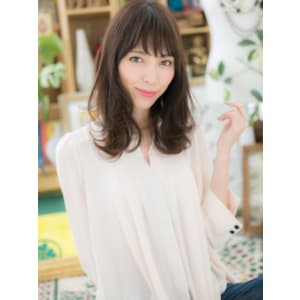 斜めバングのくせ毛風MIXカール ニュアンスカール