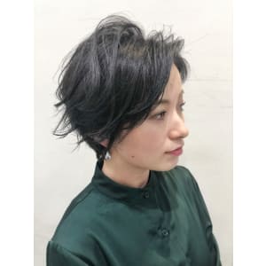 大人黒髪ショート