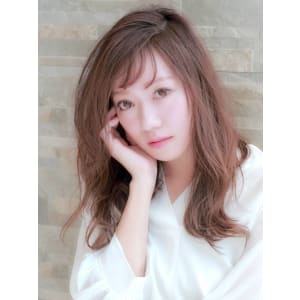 大人可愛いゆるふわヘア斜めバング