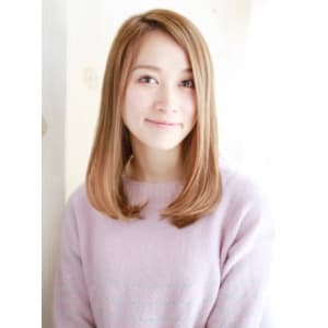 かきあげバングのハイトーンストレート