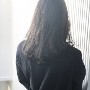 光に透ける柔らかさと透明感。シアーグレージュ 。