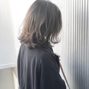 切りっぱなしのグレージュボブ