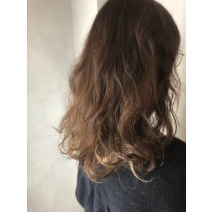 ヴェールウエーブ カール フェザーロング ベージュカラー