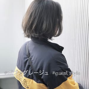アウトラインだけ外ハネのグレージュボブ