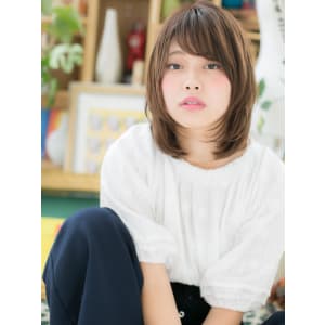 ツヤ＆まとまり◎前下がり小顔ミディ　フェミニンストレート