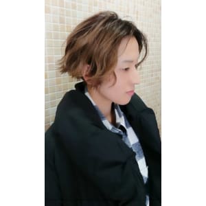 波巻ハンサムショート×クリアベージュ×チェリーレッド