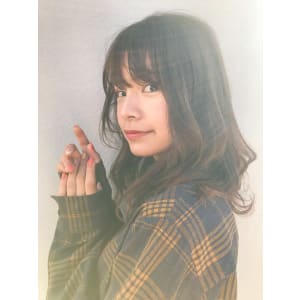 ヘルシーレイヤーミディ×アッシュカラー 佐藤美紗