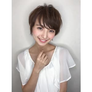 骨格に沿わせたショート