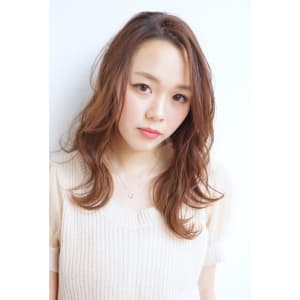 軽く巻くだけでうまく見えちゃう!!ミディアムレイヤースタイル