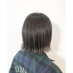 切りっぱなしボブ×グラデーションカラー