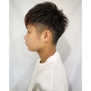 刈り上げ高めショート