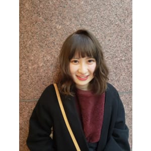 スモークベージュ