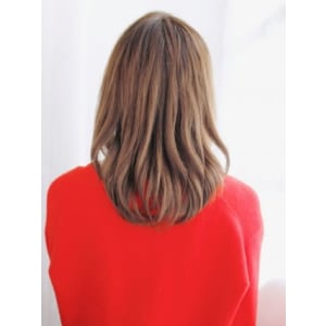 かきあげバングの内巻きレイヤースタイル