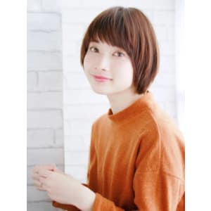 ツヤ感カラーの内巻きボブ