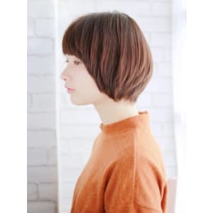 ツヤ感カラーの内巻きボブ