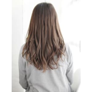 透け感グレージュのミックスカールスタイル