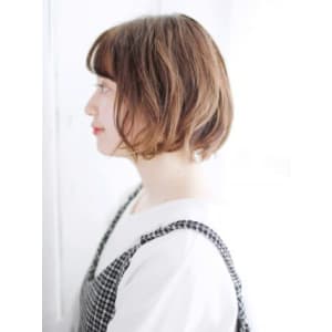 シースルーバングのニュアンスカールボブ