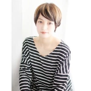 作り込まない2トーンナチュラルショートスタイル