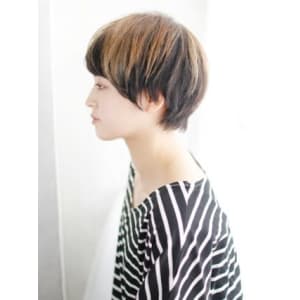 作り込まない2トーンナチュラルショートスタイル