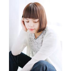 ツヤ感ブラウンのナチュラルボブスタイル