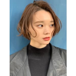 抜け感が可愛いミニボブ