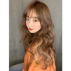 デザインカラーで可愛いロングヘア