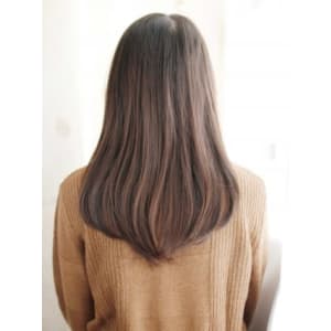 重め毛先のナチュラルワンカールスタイル